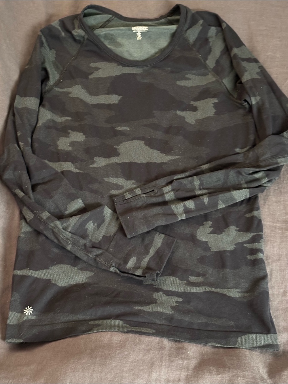 Athleta camo workout top with thumb cutouts